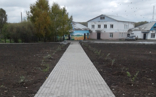 Благоустройство сквера памяти Воинам Великой Отечественной войны с устройством асфальтированной площадки у Сквера в селе Поваренка Коченевского района Новосибирской области